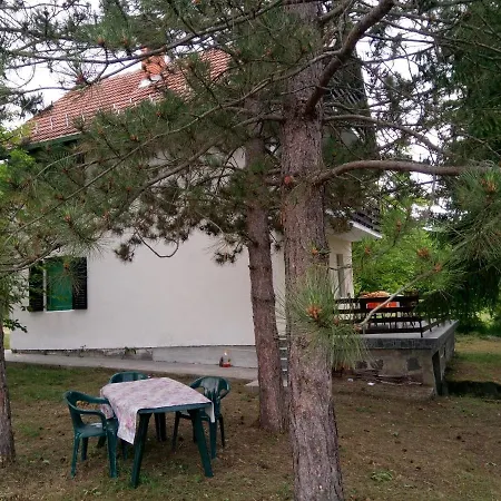 Kuca Saric, Gruzansko Jezero Дом отдыха